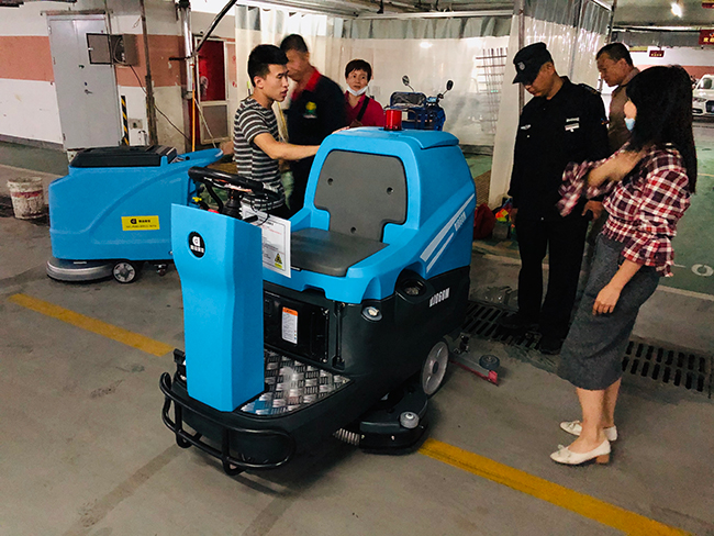 鼎潔盛世洗地機(jī)助力小區(qū)停車場,零差評57