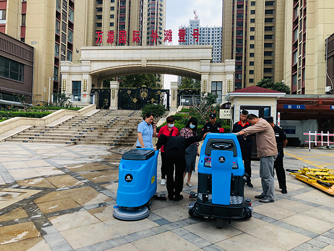 鼎潔盛世洗地機(jī)助力小區(qū)停車場,零差評57